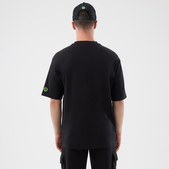 New Era เสื้อยืดแขนสั้นรุ่น New Era X Sakamoto Days Black Oversized Short Sleeve Tee