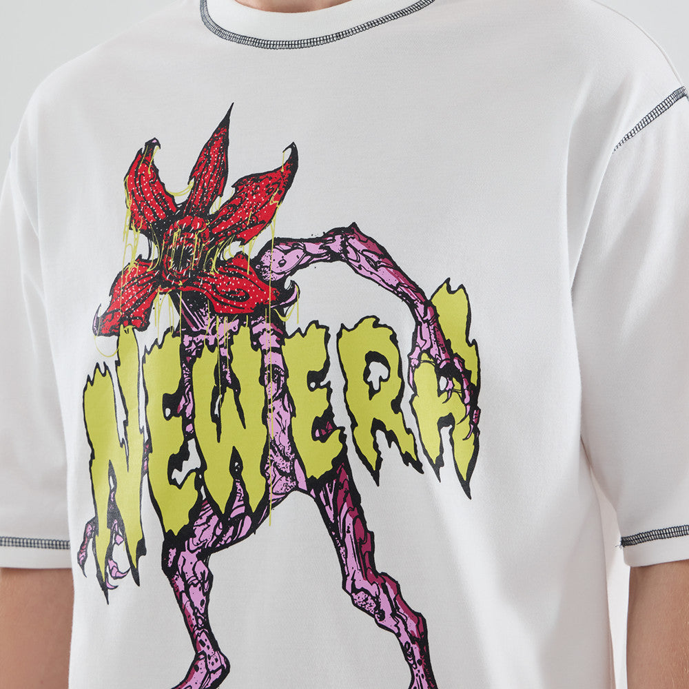 New Era เสื้อยืดแขนสั้นรุ่น New Era X Netflix Stranger Things Demogorgon White Oversized Short Sleeve T-Shirt