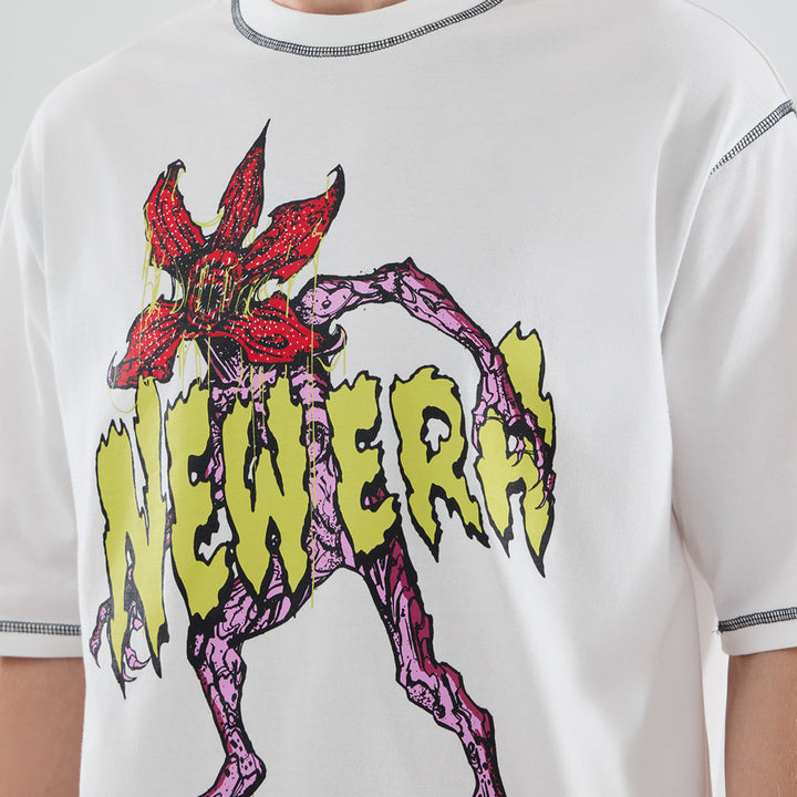 New Era เสื้อยืดแขนสั้นรุ่น New Era X Netflix Stranger Things Demogorgon White Oversized Short Sleeve T-Shirt