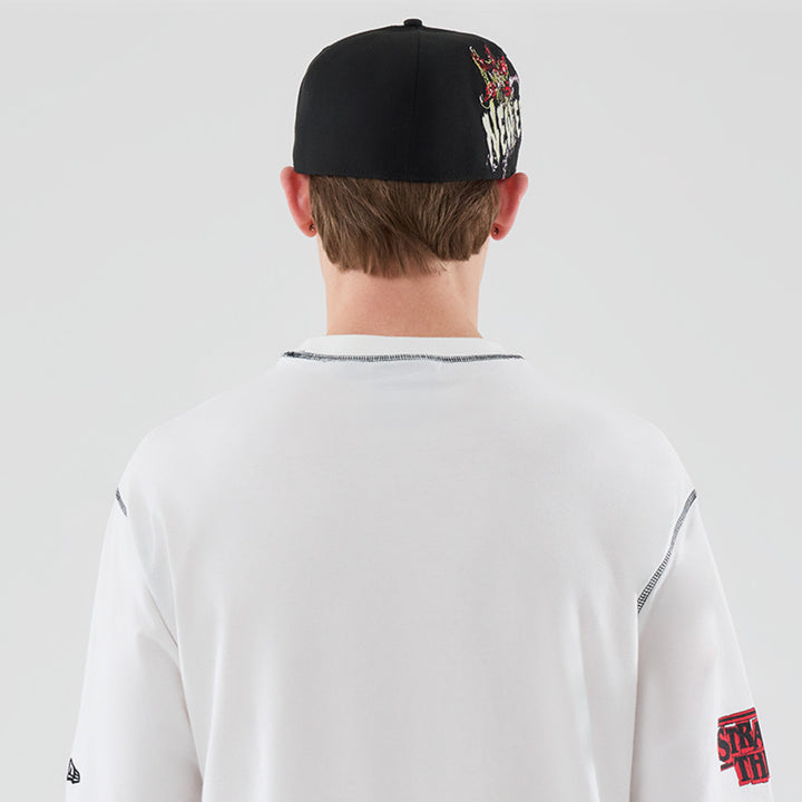 New Era เสื้อยืดแขนสั้นรุ่น New Era X Netflix Stranger Things Demogorgon White Oversized Short Sleeve T-Shirt