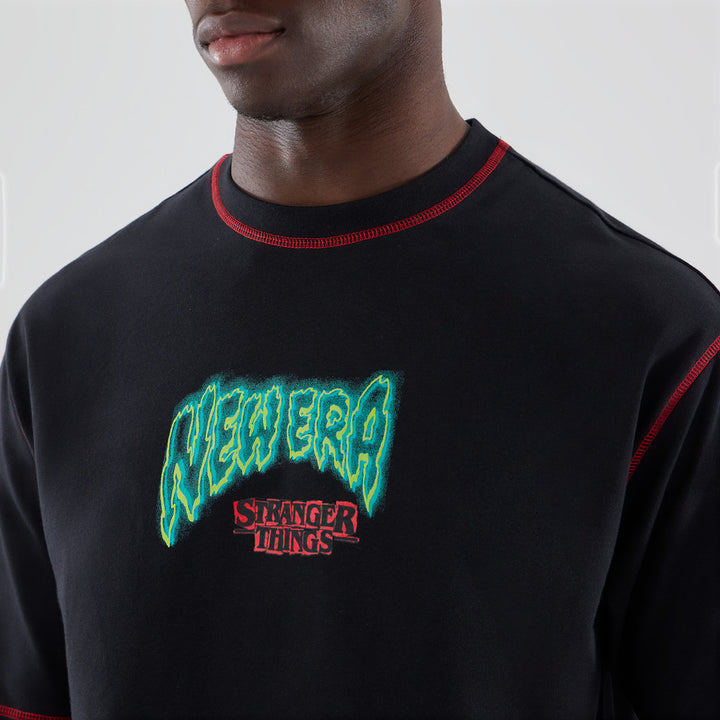 New Era เสื้อยืดแขนสั้นรุ่น New Era X Netflix Stranger Things Graphic Black Oversized Short Sleeve T-Shirt