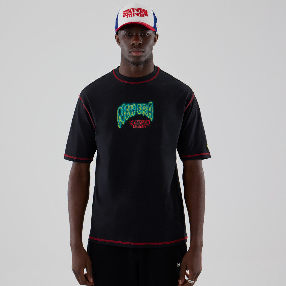 New Era เสื้อยืดแขนสั้นรุ่น New Era X Netflix Stranger Things Graphic Black Oversized Short Sleeve T-Shirt