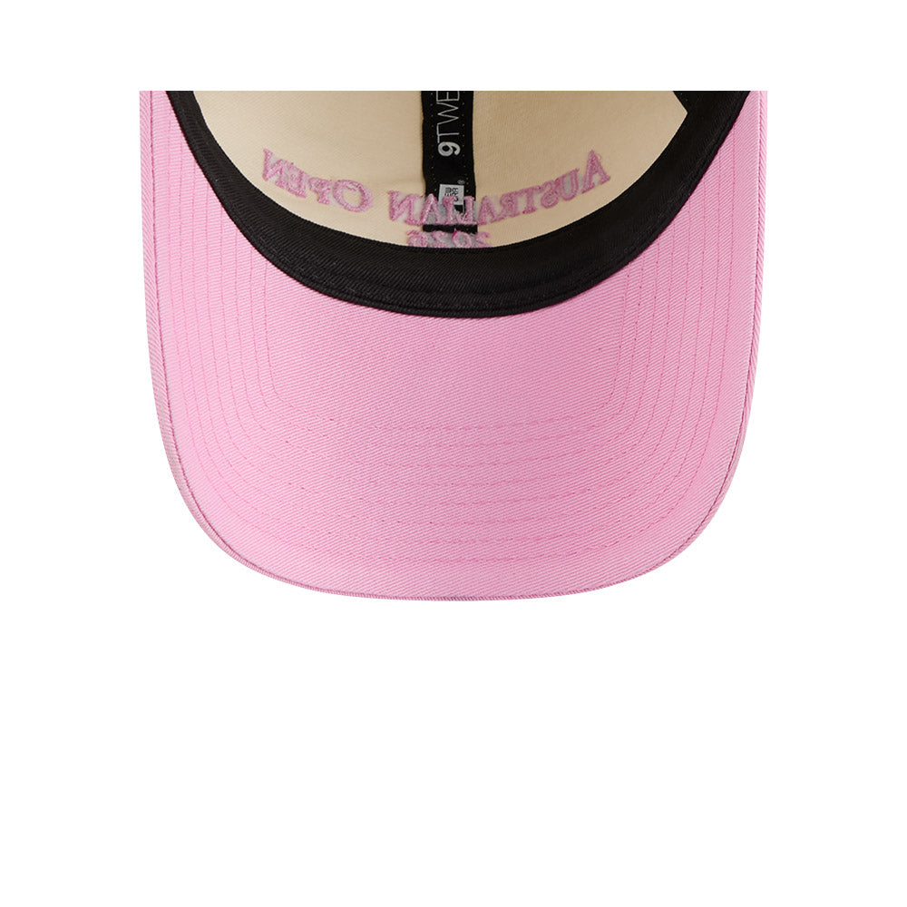 New Era หมวกรุ่น AUSTRALIAN OPEN SEASONAL 2-TONE SCRIPT FONDANT PINK AND LIGHT CREAM 9TWENTY CLOTH STRAP CAP