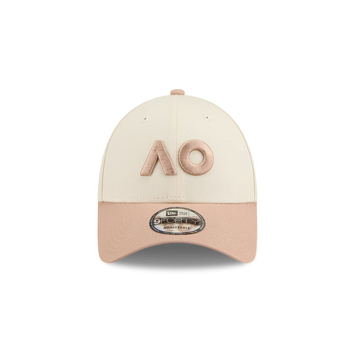 New Era หมวกรุ่น AUSTRALIAN OPEN SEASONAL 2-TONE TIMELLESS TAUPE AND LIGHT CREAM 9FORTY CLOTH STRAP CAP