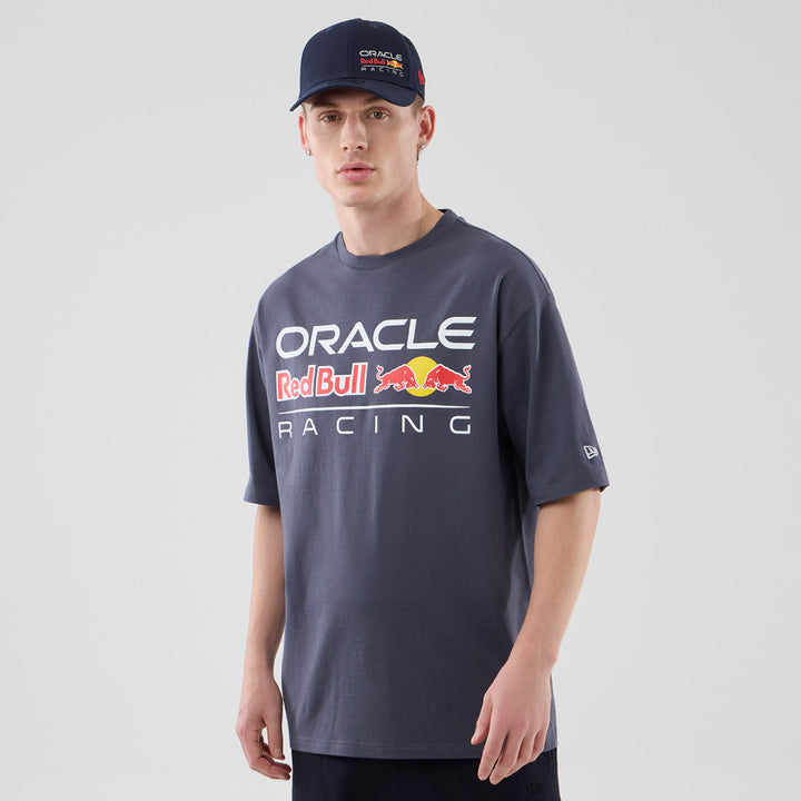 เสื้อยืดแขนสั้น New Era รุ่น Oracle Red Bull Racing Logo Dark Charcoal Oversized Short Sleeve T-Shirt