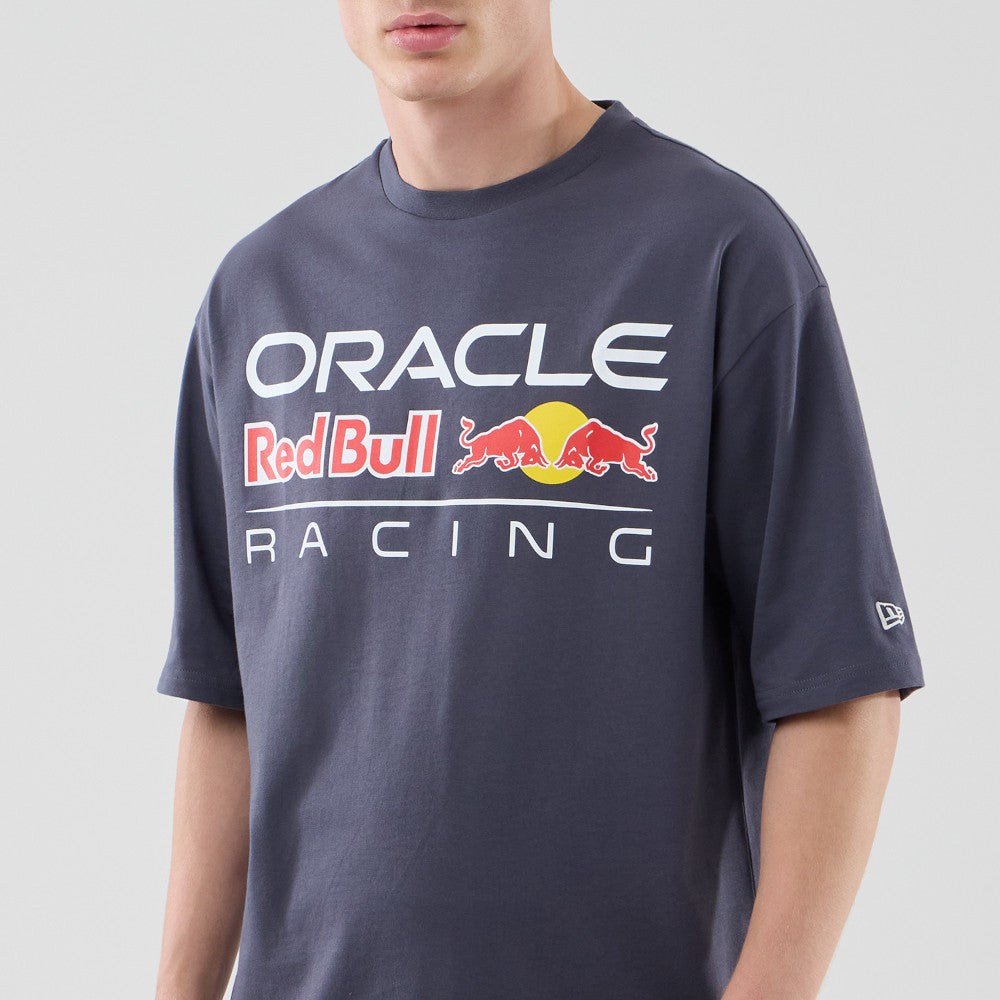 เสื้อยืดแขนสั้น New Era รุ่น Oracle Red Bull Racing Logo Dark Charcoal Oversized Short Sleeve T-Shirt