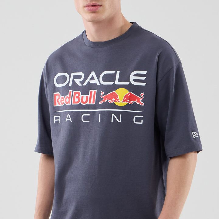 เสื้อยืดแขนสั้น New Era รุ่น Oracle Red Bull Racing Logo Dark Charcoal Oversized Short Sleeve T-Shirt