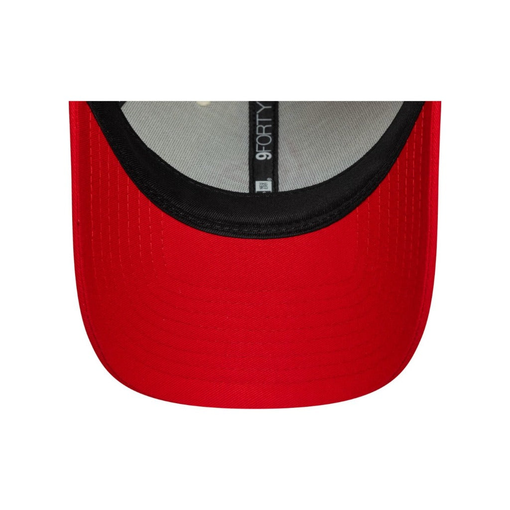 หมวกแก๊ป New Era รุ่น Vespa EMEA Team Sport Cream Scarlet 9Forty Cap