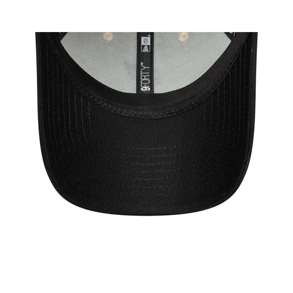 หมวกแก๊ป New Era รุ่น Liverpool FC EMEA Team Sport Light Cream/ Black 9Forty Cap