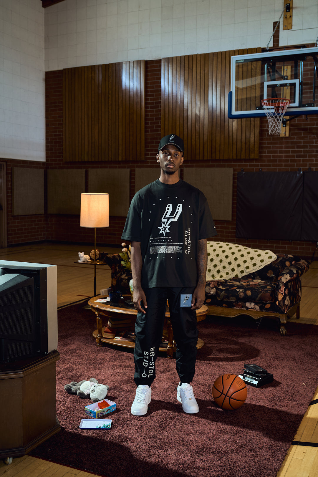 New Era เสื้อยืดแขนสั้นรุ่น BRISTOL x NBA 2024 San Antonio Spurs Black Short Sleeve Tee