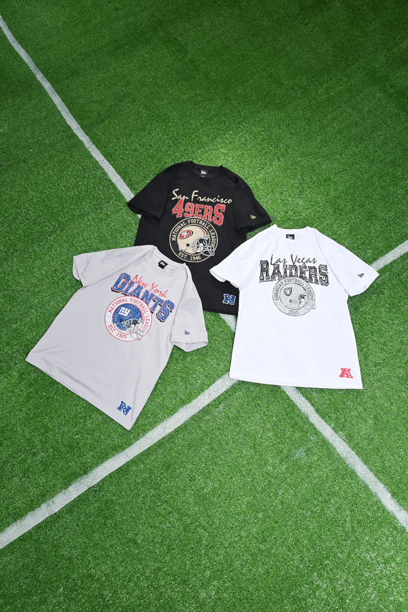 New Era เสื้อยืดแขนสั้นรุ่น Las Vegas Raiders NFL Helmet White Short Sleeve T-Shirt
