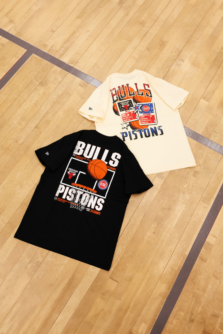 New Era เสื้อยืดแขนสั้นรุ่น NBA Rivals Bulls vs Pistons Chrome White Short Sleeve T-Shirt