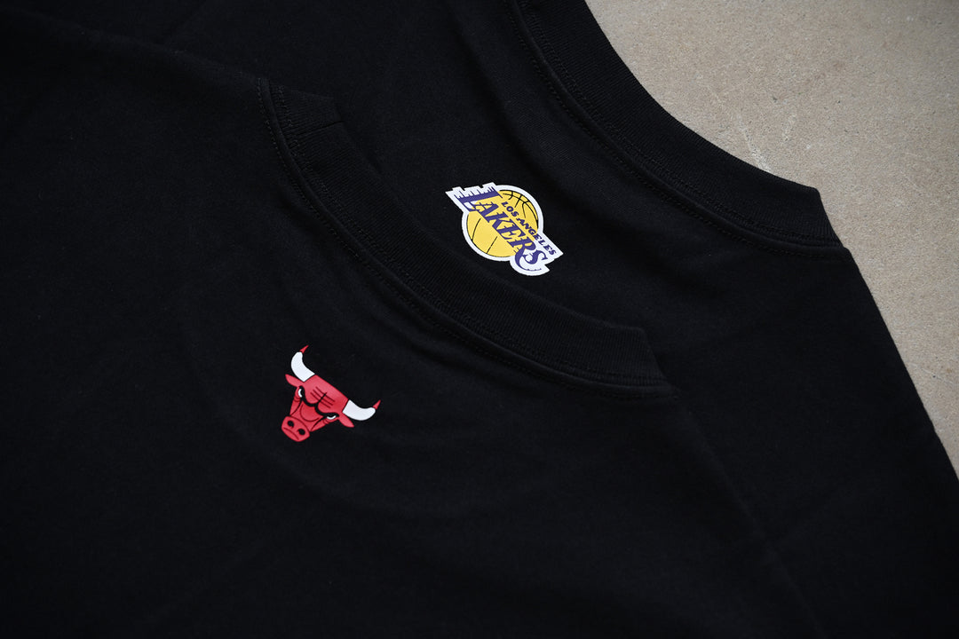 New Era เสื้อยืดแขนสั้นรุ่น Chicago Bulls Mix League Script Black Short Sleeve T-Shirt