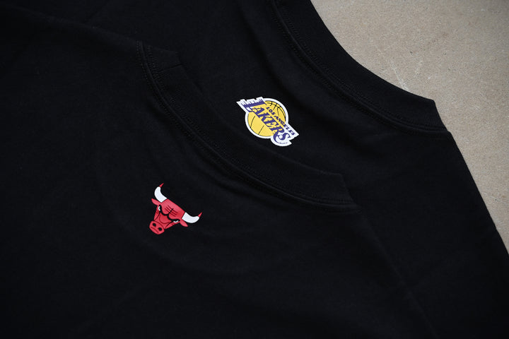 New Era เสื้อยืดแขนสั้นรุ่น Chicago Bulls Mix League Script Black Short Sleeve T-Shirt