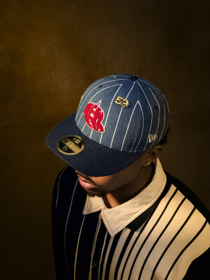 New Era เข็มติดหมวกรุ่น New Era 59FIFTY Day 2025 Banner Logo Black and Gold Pin