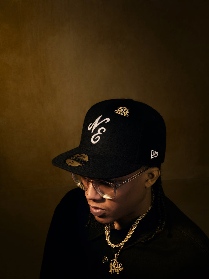 New Era เข็มติดหมวกรุ่น New Era 59FIFTY Day 2025 Black and Gold Pin