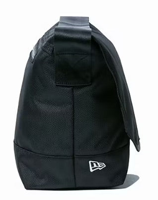 กระเป๋า NEW ERA SHOULDER BAG BLACK