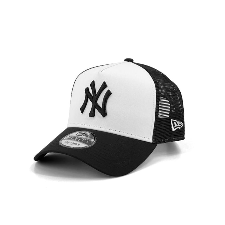 หมวกแก๊ป New Era รุ่น New York Yankees Typewriter White/ Black 9Forty A-Frame Trucker Cap