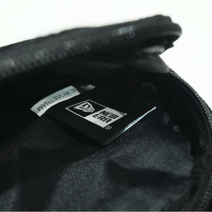 กระเป๋า New Era รุ่น New Era Travel Era Water Repellent Black Kit Wash Pouch