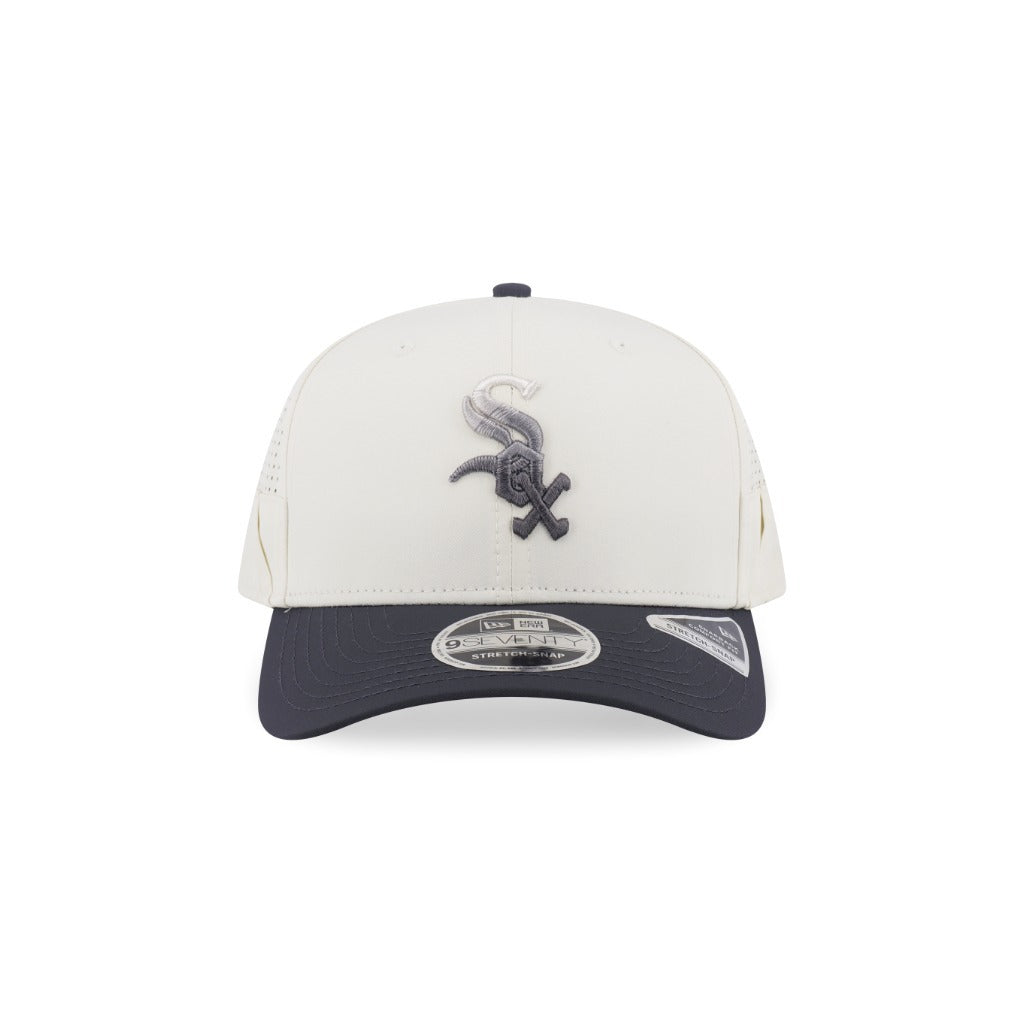 หมวกแก๊ป New Era รุ่น Chicago White Sox Gradient 2-Tone Graphite Visor Chrome White 9Seventy Stretch Snap Cap