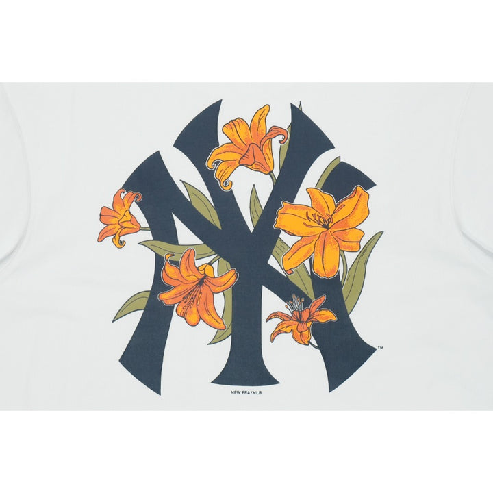 เสื้อยืดแขนสั้น New Era รุ่น New York Yankees Floral White Short Sleeve T-Shirt