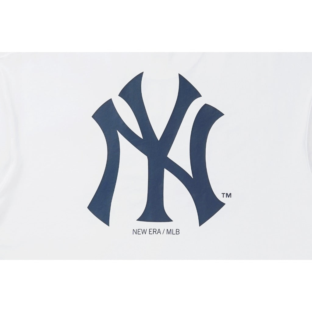 เสื้อโอเวอร์ไซส์ New Era รุ่น New York Yankees Ne Fan Fam White Oversized Short Sleeve T-Shirt