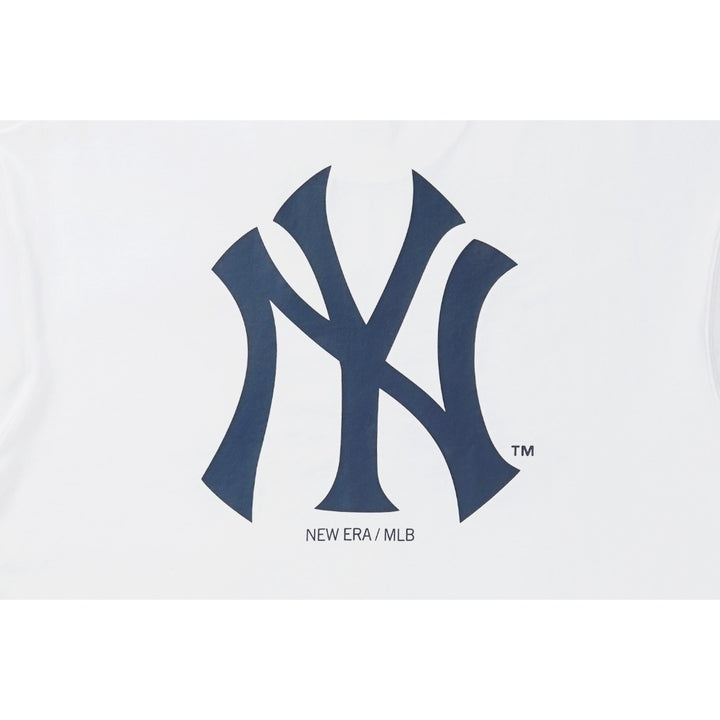 เสื้อโอเวอร์ไซส์ New Era รุ่น New York Yankees Ne Fan Fam White Oversized Short Sleeve T-Shirt