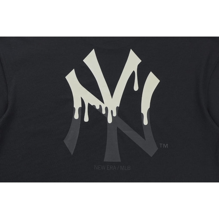 เสื้อโอเวอร์ไซส์ New Era รุ่น New York Yankees Glow In The Dark Black Oversized Short Sleeve T-Shirt