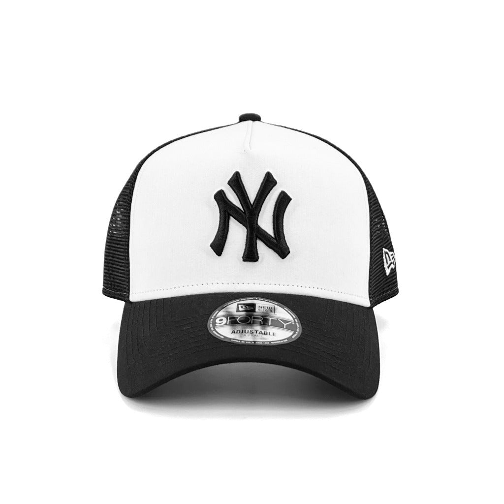หมวกแก๊ป New Era รุ่น New York Yankees Typewriter White/ Black 9Forty A-Frame Trucker Cap