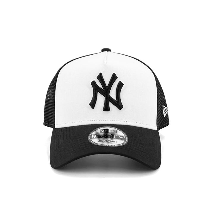 หมวกแก๊ป New Era รุ่น New York Yankees Typewriter White/ Black 9Forty A-Frame Trucker Cap