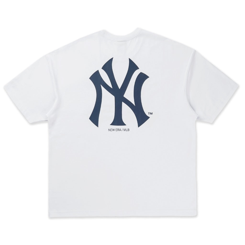 เสื้อโอเวอร์ไซส์ New Era รุ่น New York Yankees Ne Fan Fam White Oversized Short Sleeve T-Shirt
