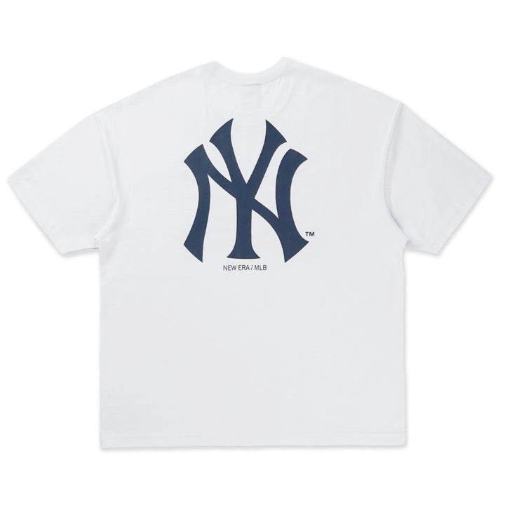 เสื้อโอเวอร์ไซส์ New Era รุ่น New York Yankees Ne Fan Fam White Oversized Short Sleeve T-Shirt