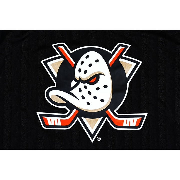 เสื้อยืดแขนยาว New Era รุ่น Anaheim Ducks NHL Fever Black Long Sleeve T-Shirt