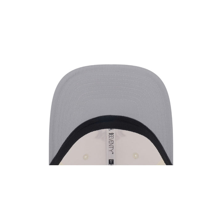 หมวกแก๊ป New Era รุ่น New York Yankees Gradient 2-Tone Gray Visor Chrome White 9Seventy Stretch Snap Cap