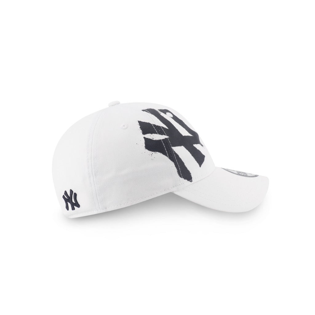 หมวกแก๊ป New Era รุ่น New York Yankees Spray Paint White 9Forty Unst Cap