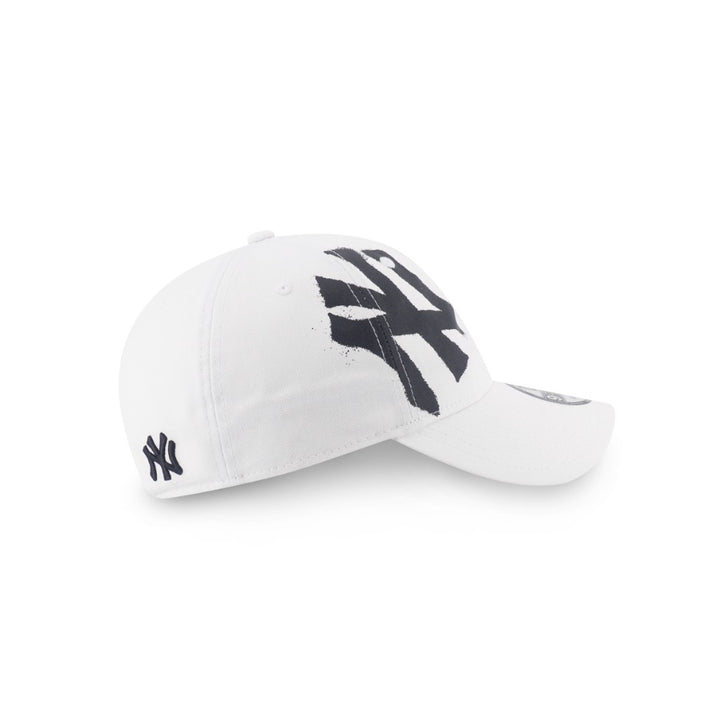 หมวกแก๊ป New Era รุ่น New York Yankees Spray Paint White 9Forty Unst Cap
