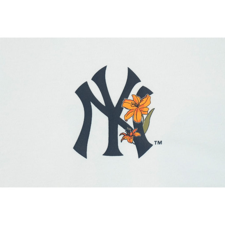 เสื้อยืดแขนสั้น New Era รุ่น New York Yankees Floral White Short Sleeve T-Shirt
