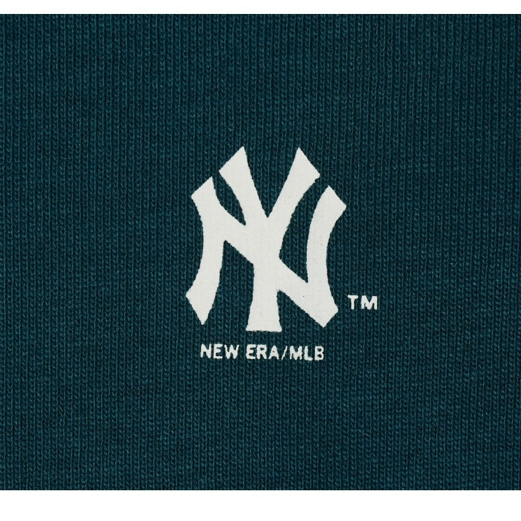 เสื้อยืดแขนสั้น New Era รุ่น New York Yankees Spray Paint Cadet Blue Short Sleeve T-Shirt