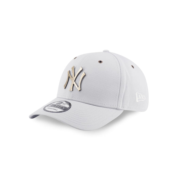 หมวกแก๊ป New Era รุ่น New York Yankees Hammered Metal Bagde Silver Snow 9Forty Cap