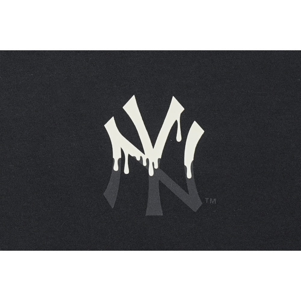 เสื้อโอเวอร์ไซส์ New Era รุ่น New York Yankees Glow In The Dark Black Oversized Short Sleeve T-Shirt