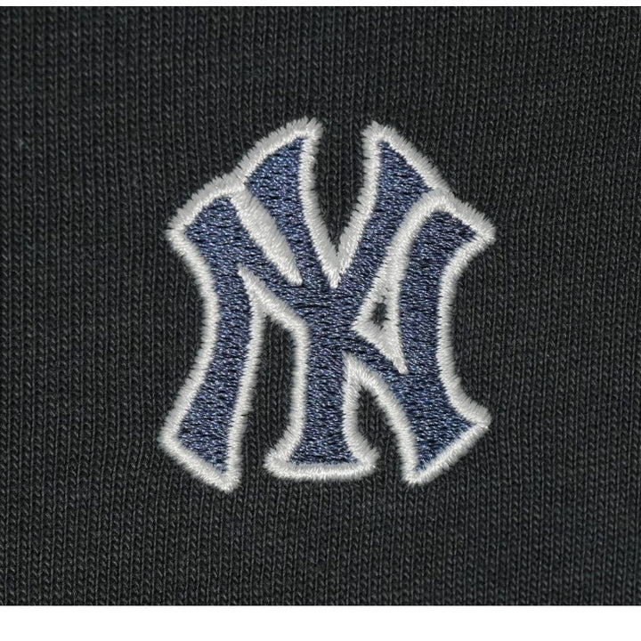 เสื้อยืดแขนสั้น New Era รุ่น New York Yankees MLB Patchwork Steel Clouds Gray Short Sleeve T-Shirt