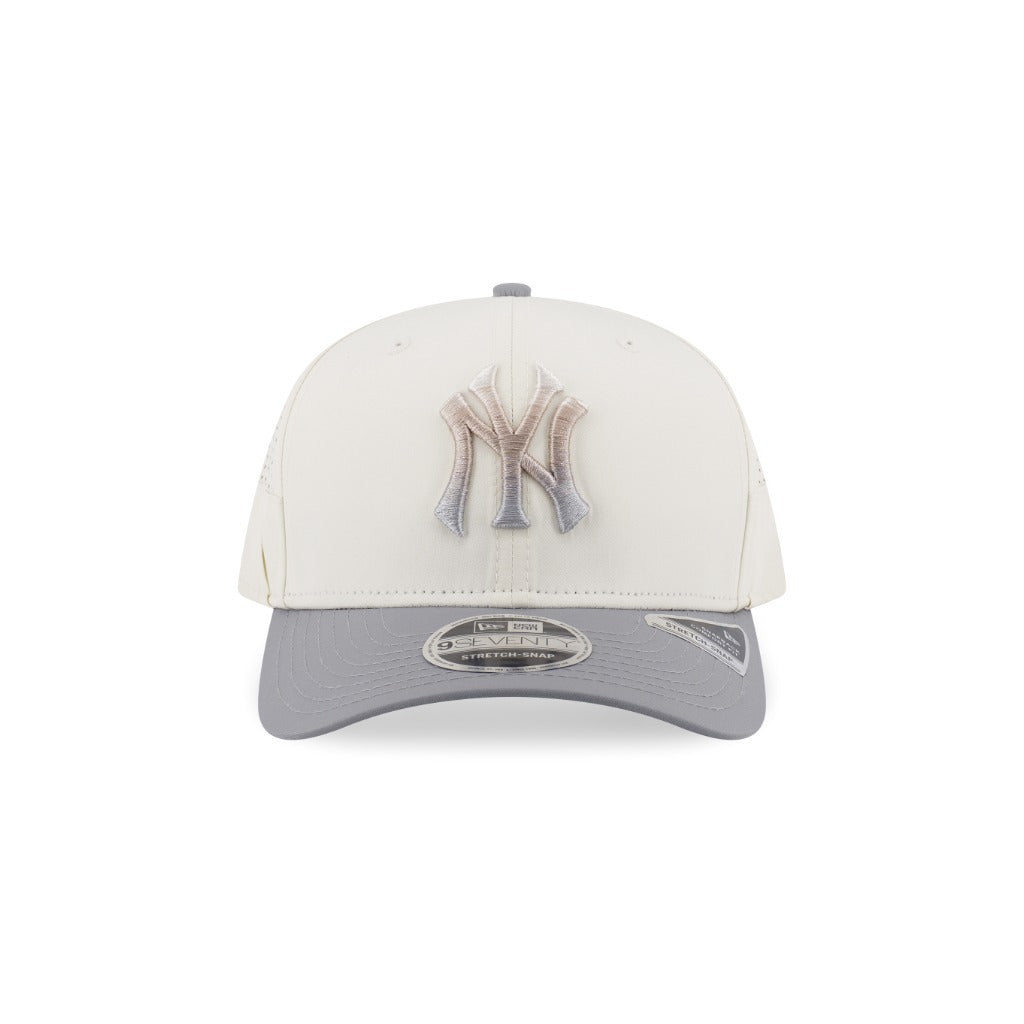 หมวกแก๊ป New Era รุ่น New York Yankees Gradient 2-Tone Gray Visor Chrome White 9Seventy Stretch Snap Cap