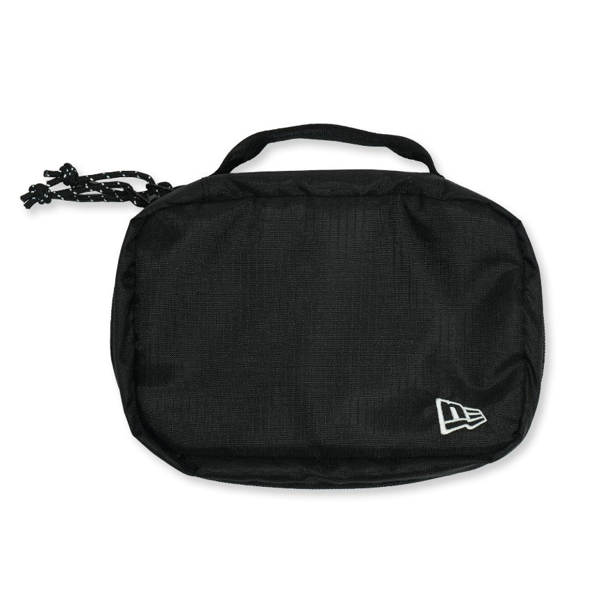 กระเป๋า New Era รุ่น New Era Travel Era Water Repellent Black Kit Wash Pouch