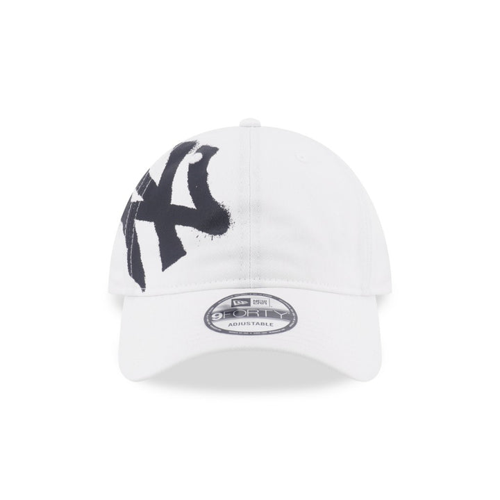 หมวกแก๊ป New Era รุ่น New York Yankees Spray Paint White 9Forty Unst Cap