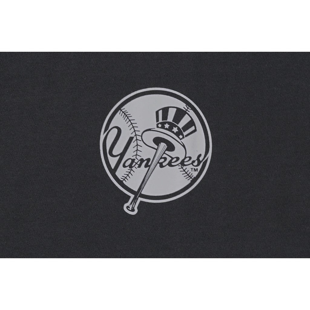 เสื้อโอเวอร์ไซส์ New Era รุ่น New York Yankees Sugary Twist Steel Clouds Gray Oversized Short Sleeve T-Shirt