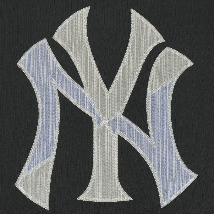 เสื้อยืดแขนสั้น New Era รุ่น New York Yankees MLB Patchwork Steel Clouds Gray Short Sleeve T-Shirt