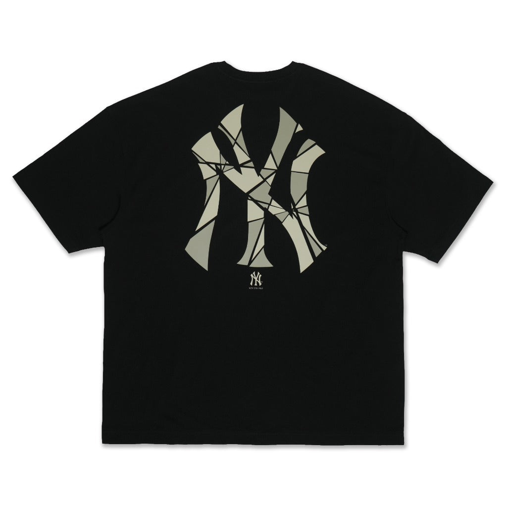 เสื้อโอเวอร์ไซส์ New Era รุ่น New York Yankees Shattered Logo Black Oversized Short Sleeve T-Shirt