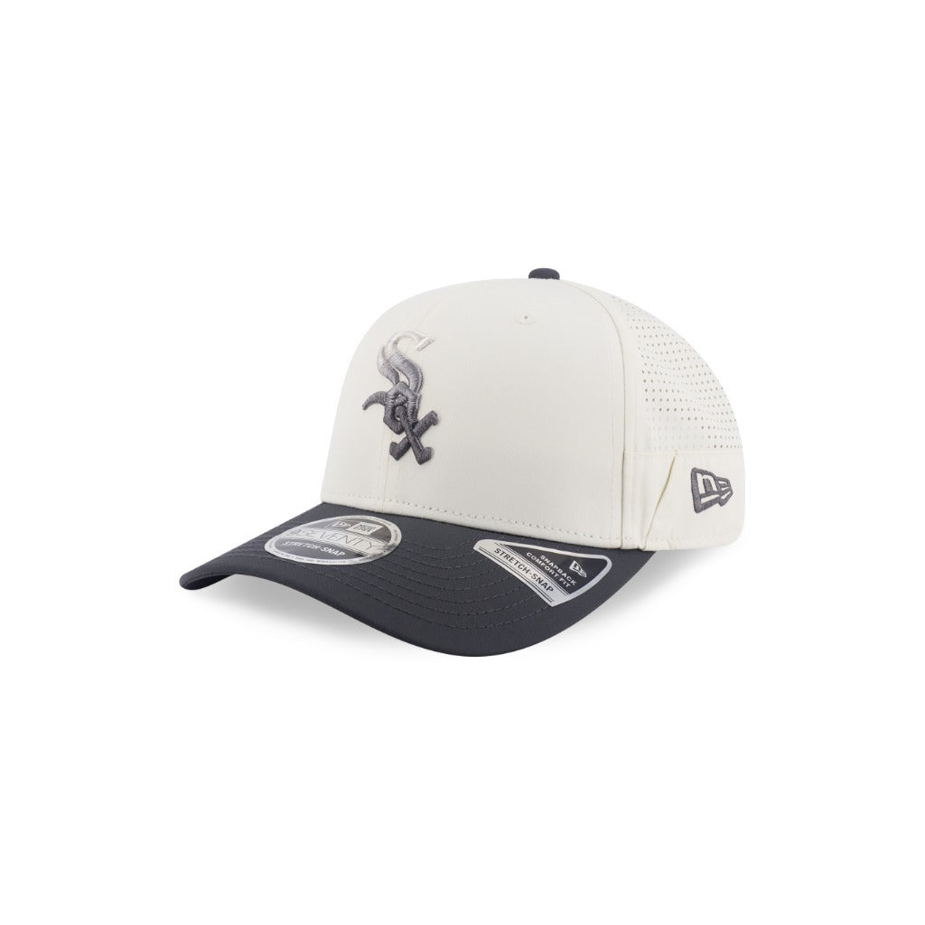 หมวกแก๊ป New Era รุ่น Chicago White Sox Gradient 2-Tone Graphite Visor Chrome White 9Seventy Stretch Snap Cap