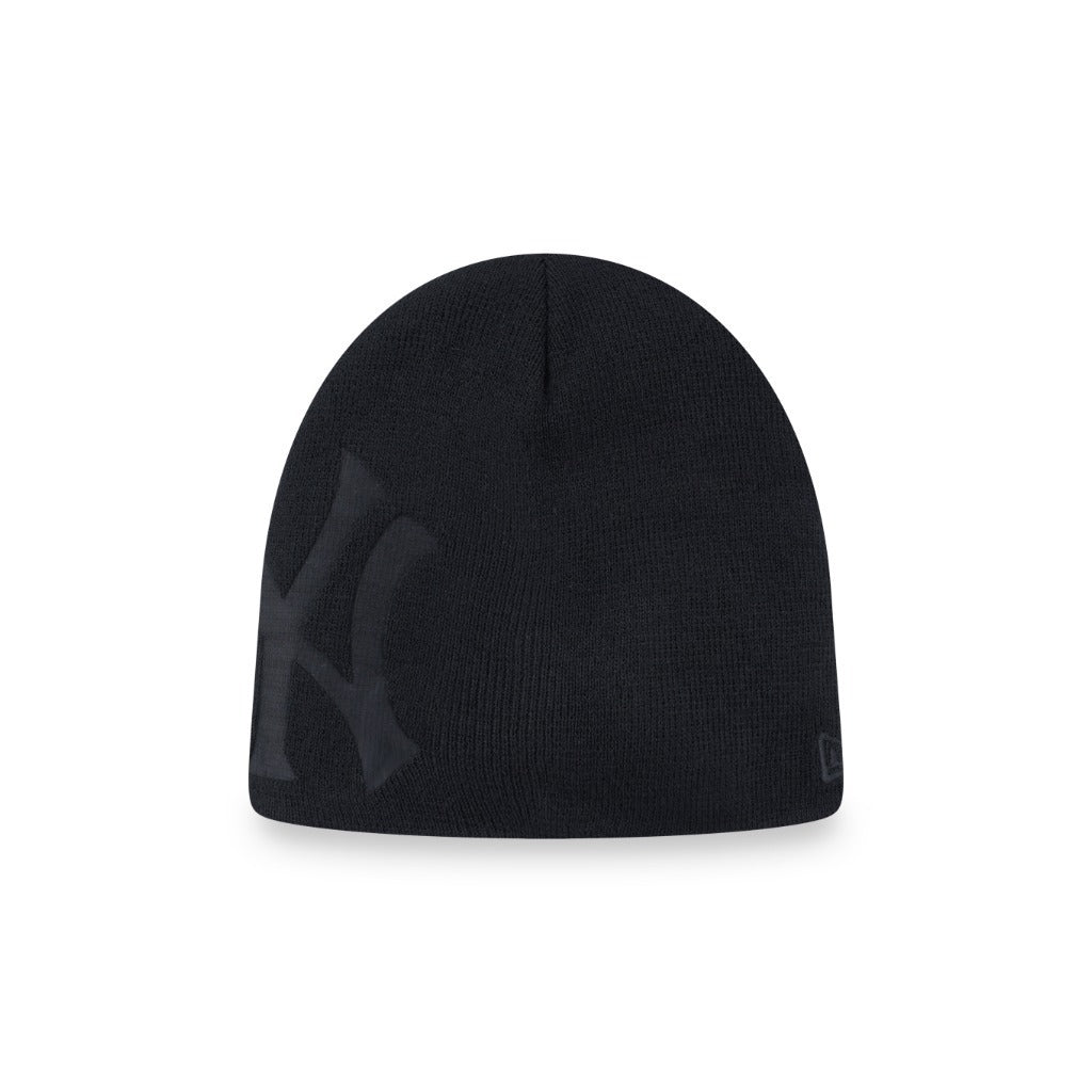 หมวกไหมพรม New Era รุ่น New York Yankees Yankees Debossed Black 4 Dart Cuff Beanie
