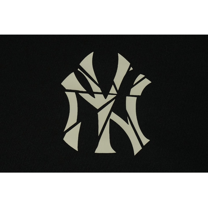 เสื้อโอเวอร์ไซส์ New Era รุ่น New York Yankees Shattered Logo Black Oversized Short Sleeve T-Shirt